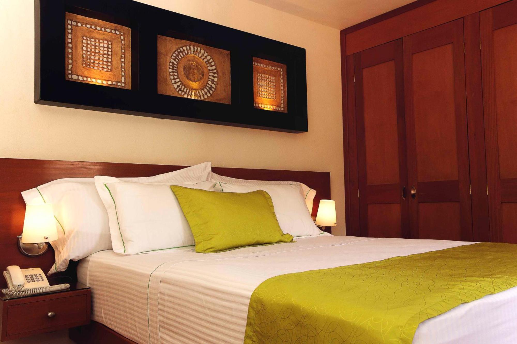 Alcazar Suites Zapopan Luaran gambar